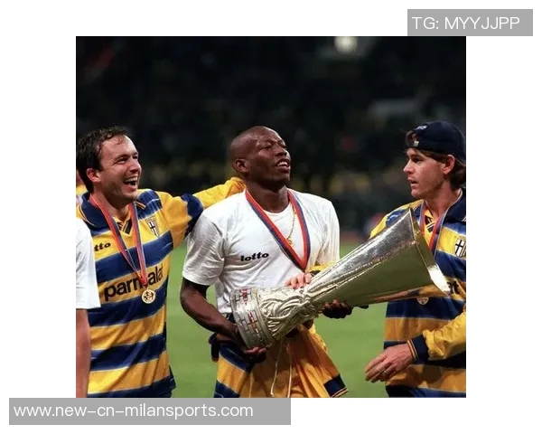 帕尔马官方推特发布铃木彩艳训练照热烈欢迎她重返赛场的精彩时刻